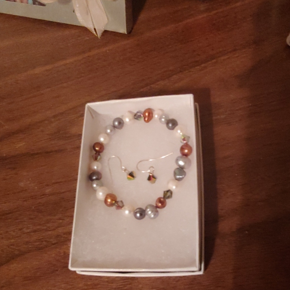 Bracelet & earrings